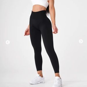 Black Solid Seamless Leggings // high waisted
